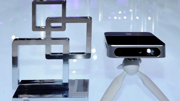 MWC-2015_proyector_zte