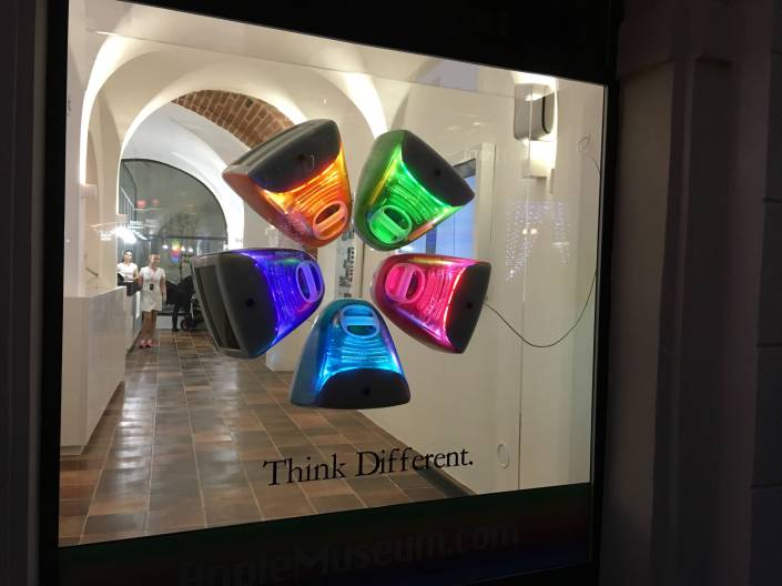 Apple_Museum_Praga
