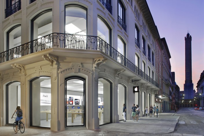 Apple-Store_Italy_Bologna_Via-Rizzoli