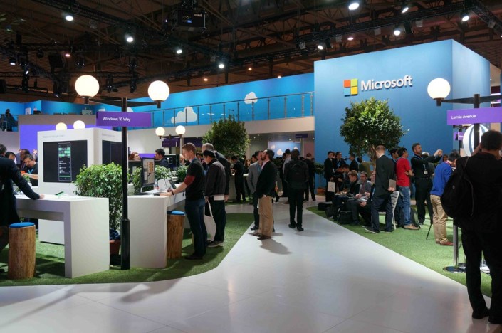 Microsoft_stand_MWC-2015