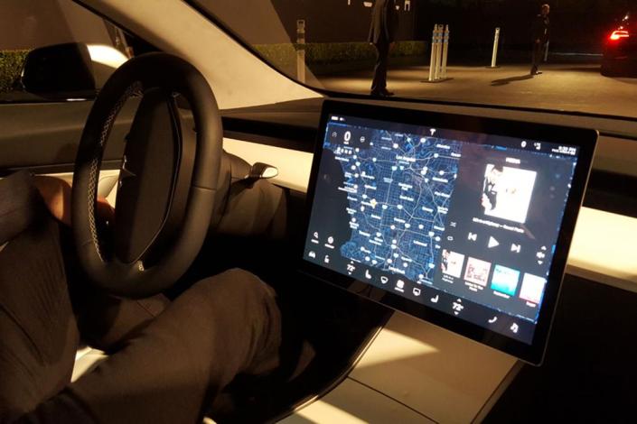 Tesla_Model-3_interior_