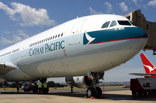 Cathay-Pacific_Boeing-777-300ER_